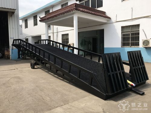 移动式登车桥 灵活高效的装卸解决方案